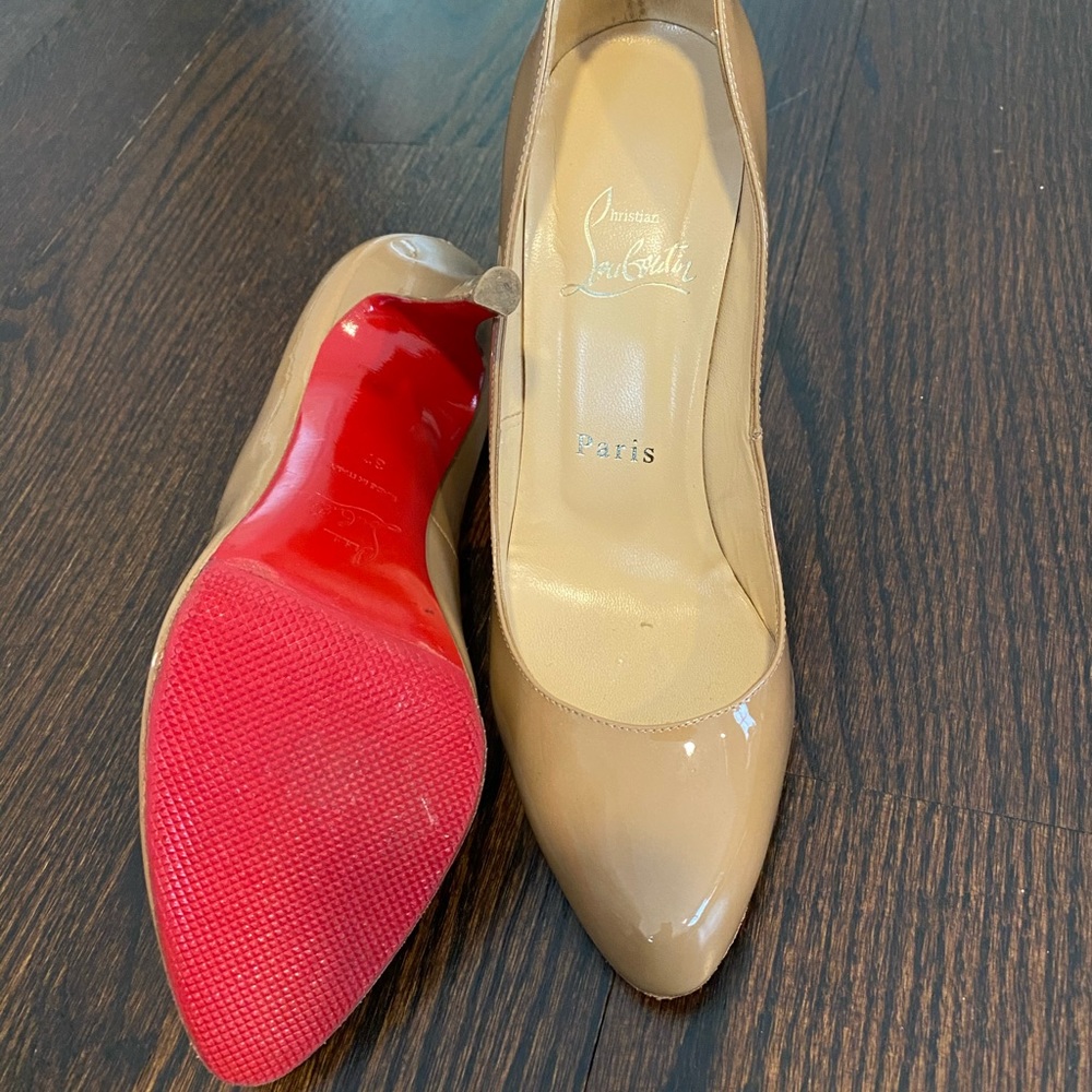 Christian Louboutin Decollete - Size 37